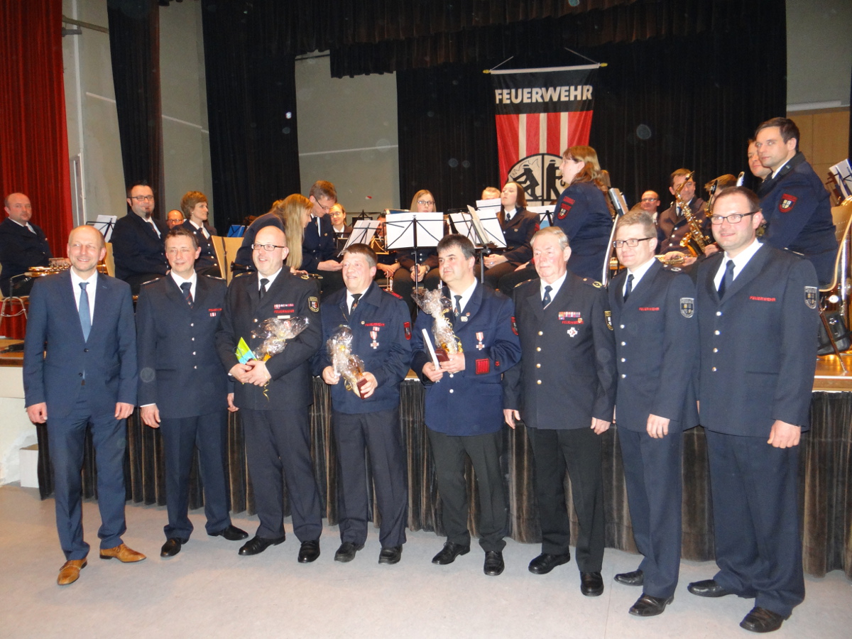 Ehrungen bei der Jahresdienstbesprechung der Feuerwehr Drolshagen