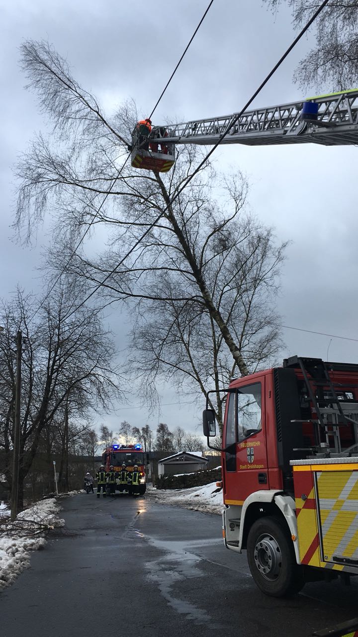 Orkantief Friederike hält Einsatzkräfte der Feuerwehr in Atem