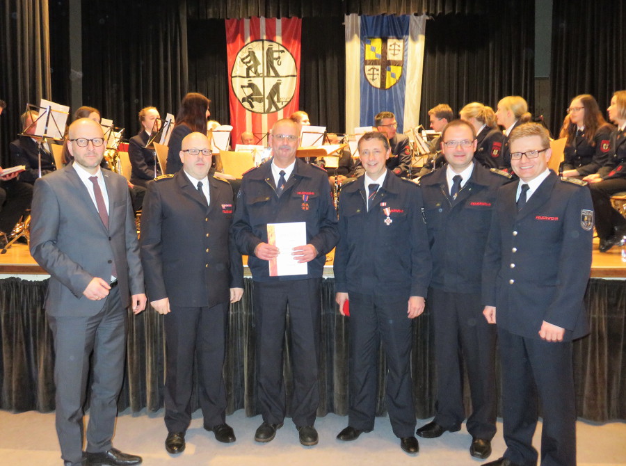 Zahlreiche Ehrungen und Beförderungen auf der Jahresdienstbesprechung – Überraschung für Clemens Schürholz
