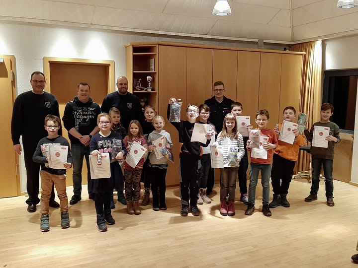 Kinder der Blaulichtbande bestehen die „Kinderflamme“